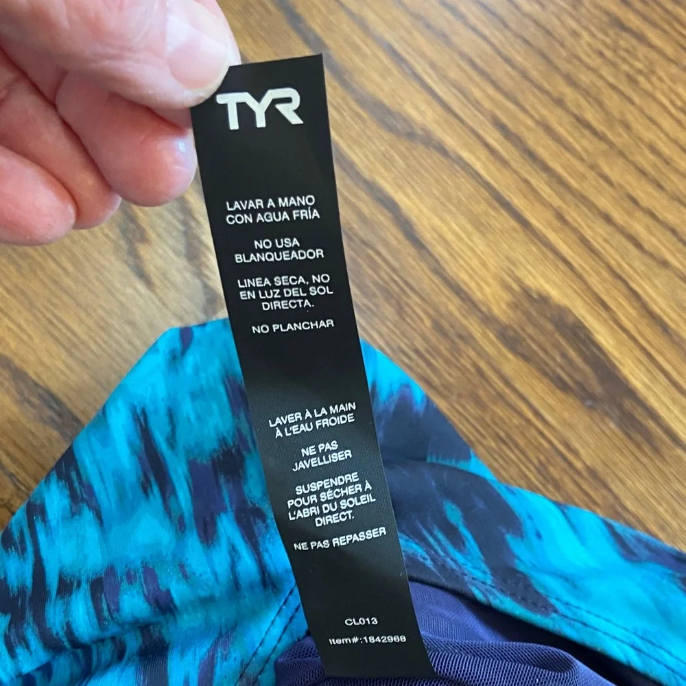 TYR Women’s‎ Teal Black One-Piece Competition Swimsuit XSmall  Medium Athlete